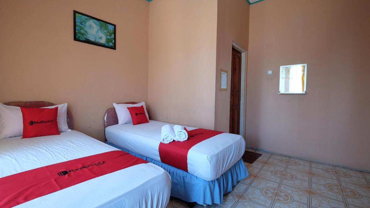 RedDoorz near Mangrove Forest Kupang Kupang  Exterior foto